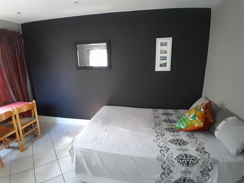To Let 1 Bedroom Property for Rent in Green Point Western Cape